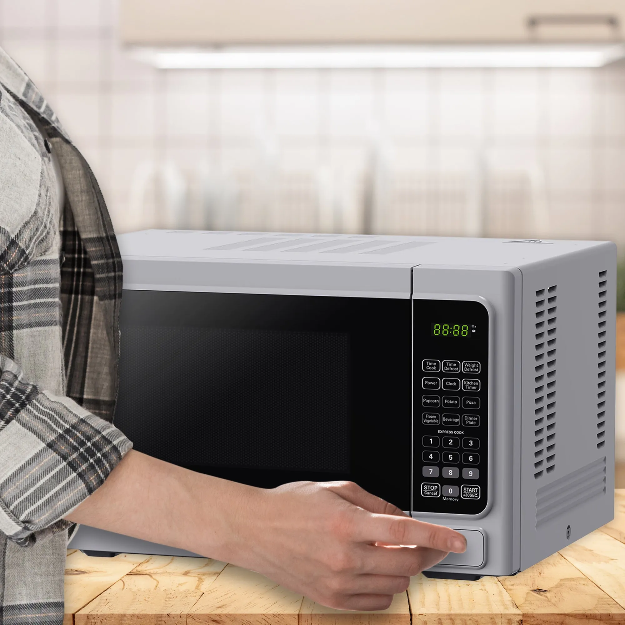 Black Decker 1000 Watt 1.1 Cubic Feet Countertop Table Microwave Oven (Used)