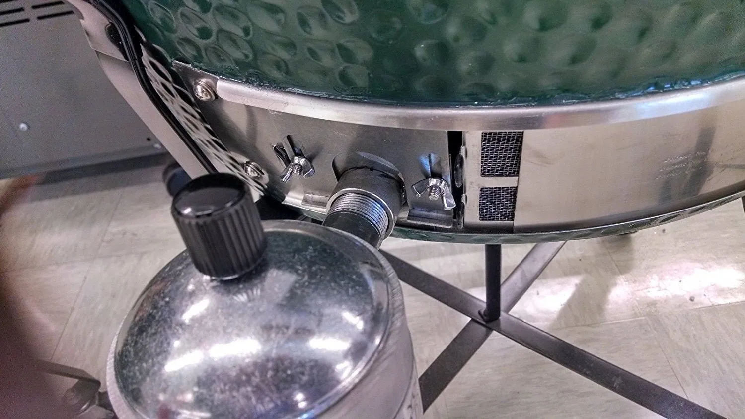 Smoke Daddy Big Kahuna Cold Smoke Generator w/ Big Green Egg Ceramic Grill Adapter