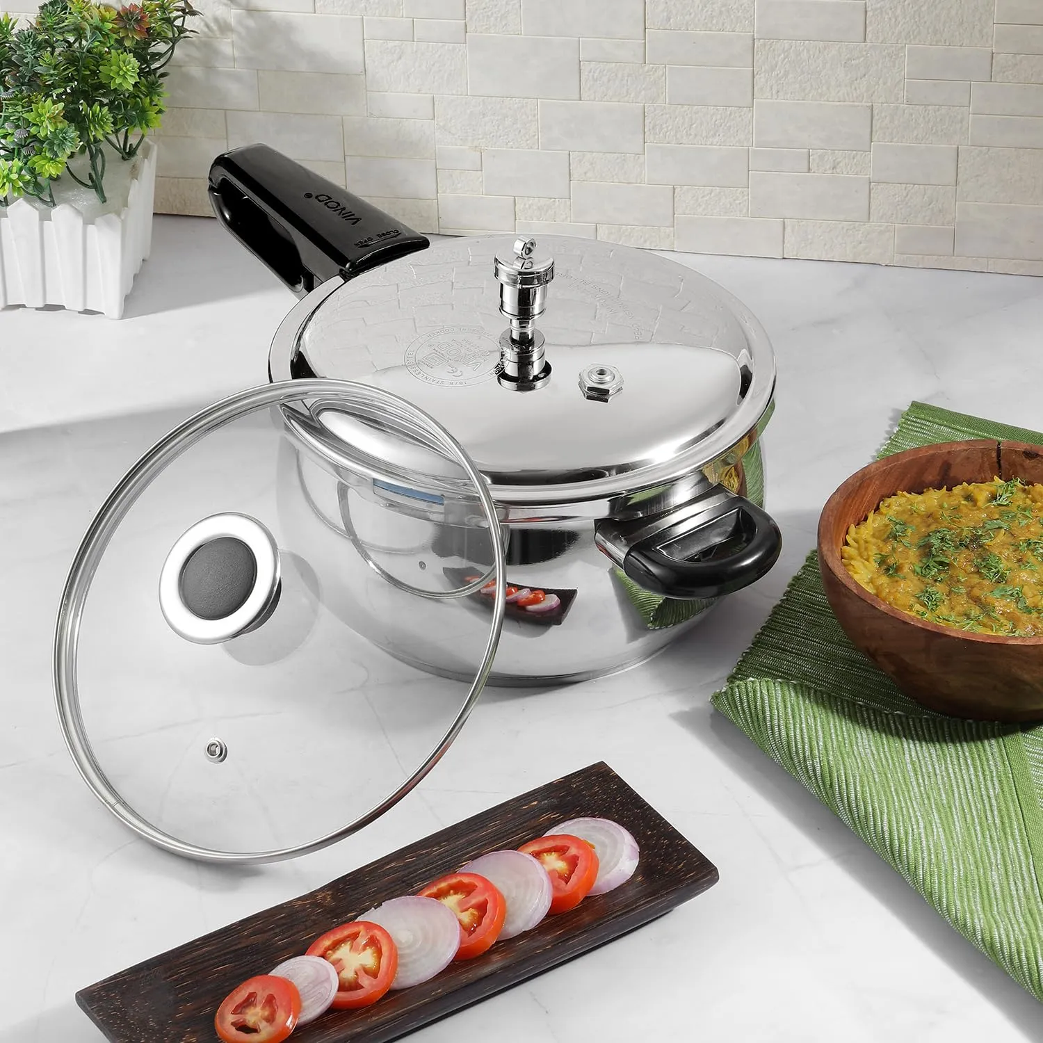 Vinod 18/8 Stainless Steel Splendid Plus Outer Lid Pressure Cooker -1.5 Ltr (Induction Friendly)
